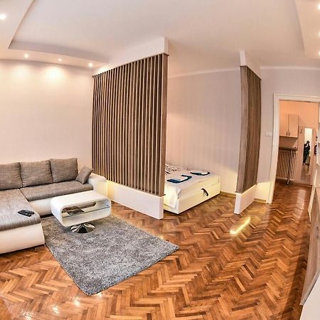 Bojan Central Apartment Novi Sad Luaran gambar